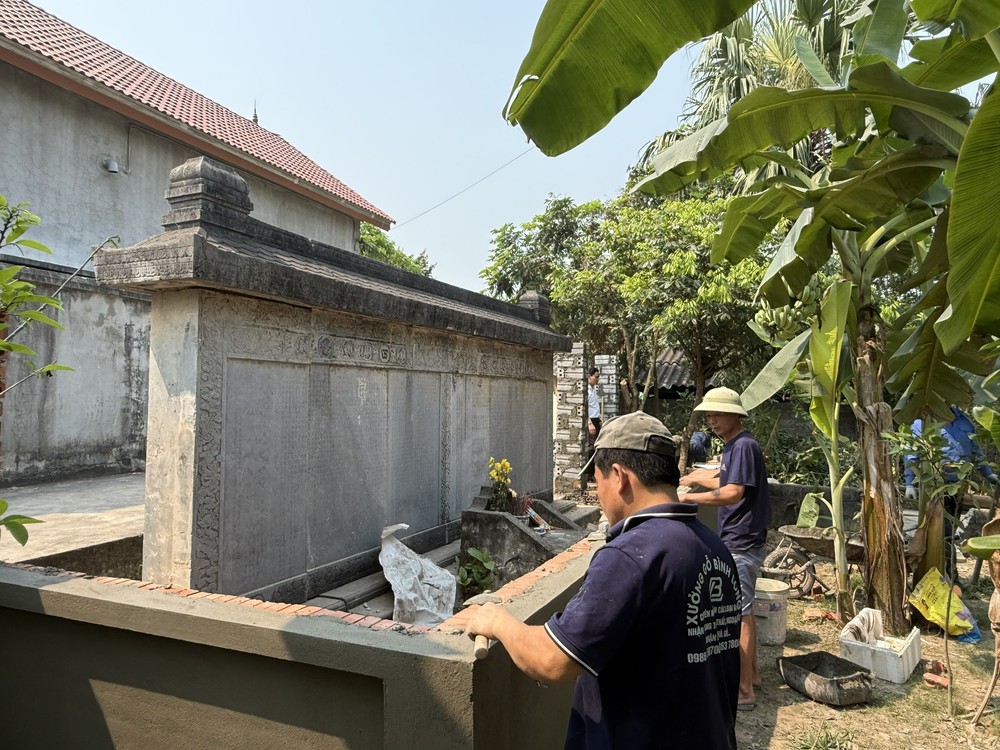 Chuyện quản lý: Tháo gỡ bất cập kéo dài để bảo tồn 2 tấm bia cổ có niên đại trên 300 năm - Ảnh 6. Chuyện quản lý: Tháo gỡ bất cập kéo dài để bảo tồn 2 tấm bia cổ có niên đại trên 300 năm - Ảnh 6.