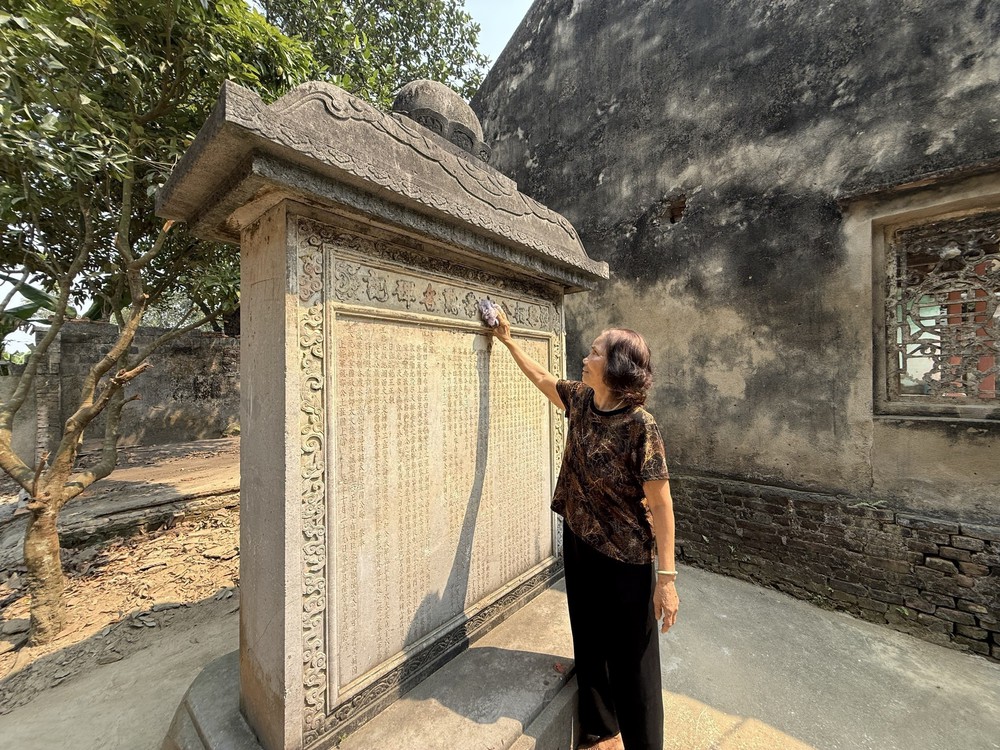 Chuyện quản lý: Tháo gỡ bất cập kéo dài để bảo tồn 2 tấm bia cổ có niên đại trên 300 năm - Ảnh 3. Chuyện quản lý: Tháo gỡ bất cập kéo dài để bảo tồn 2 tấm bia cổ có niên đại trên 300 năm - Ảnh 3.