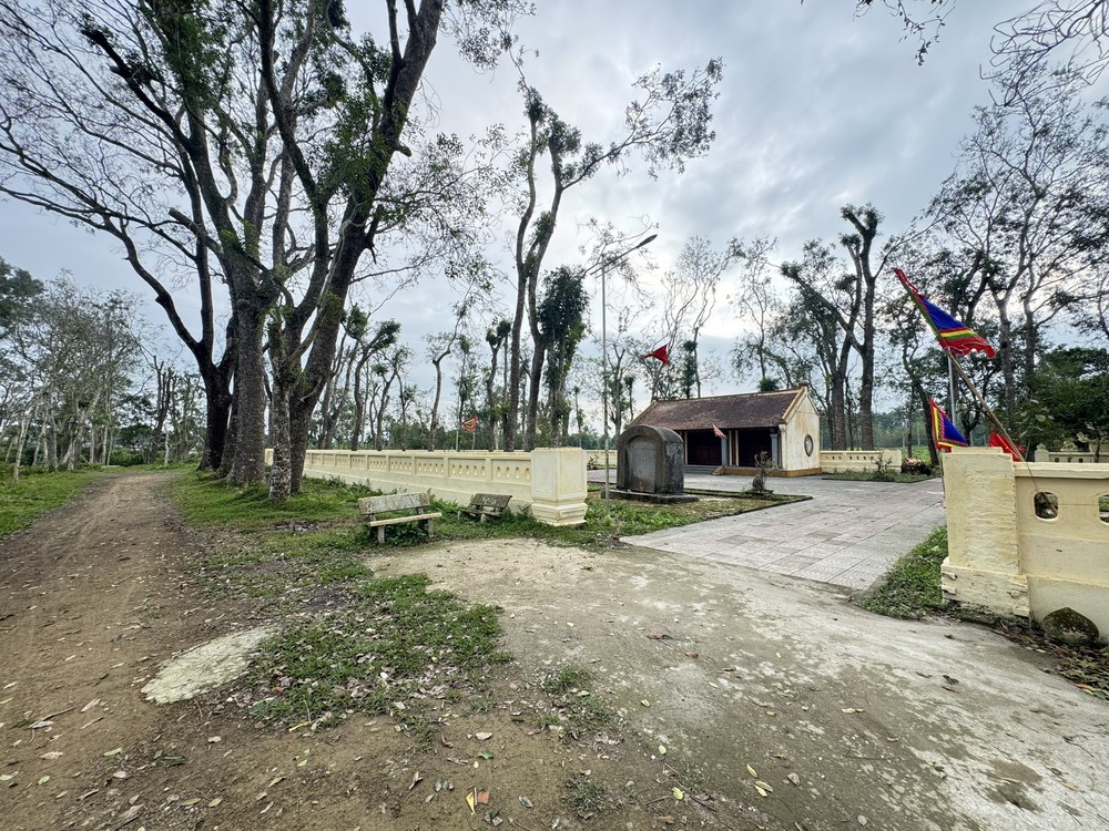 Chuyện quản lý: Tháo gỡ bất cập kéo dài để bảo tồn 2 tấm bia cổ có niên đại trên 300 năm - Ảnh 1. Chuyện quản lý: Tháo gỡ bất cập kéo dài để bảo tồn 2 tấm bia cổ có niên đại trên 300 năm - Ảnh 1.