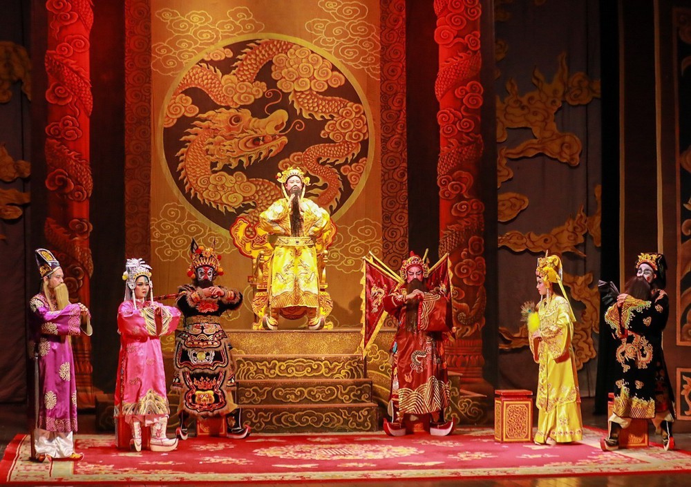 "Vẽ mặt" - hồn cốt của nghệ thuật Tuồng - Ảnh 1.