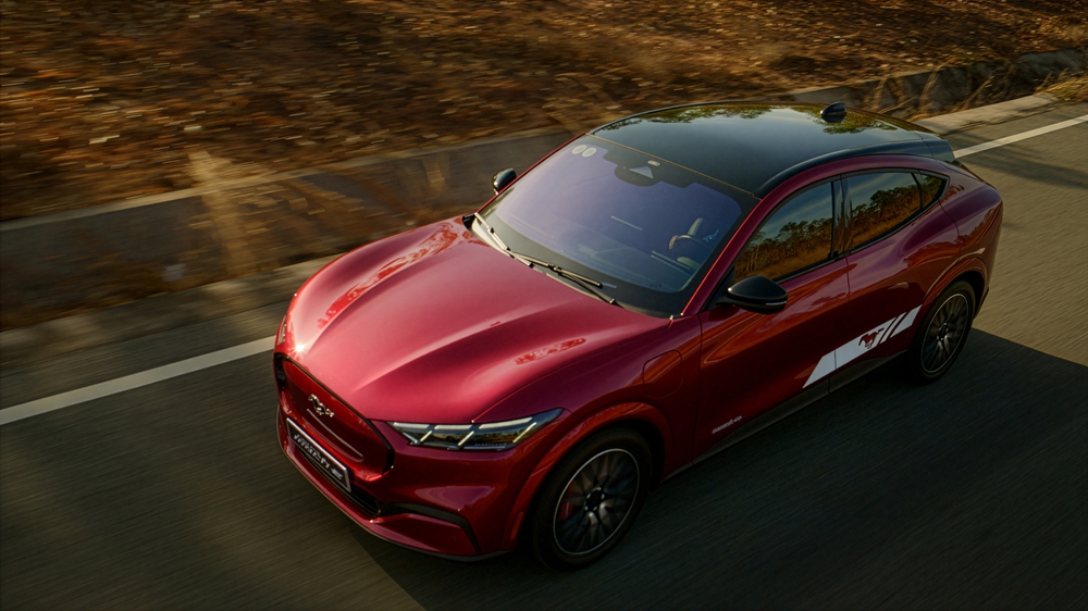 Ford Việt Nam giảm giá "khủng" xe điện Mustang, lập liên minh trạm sạc - Ảnh 1.