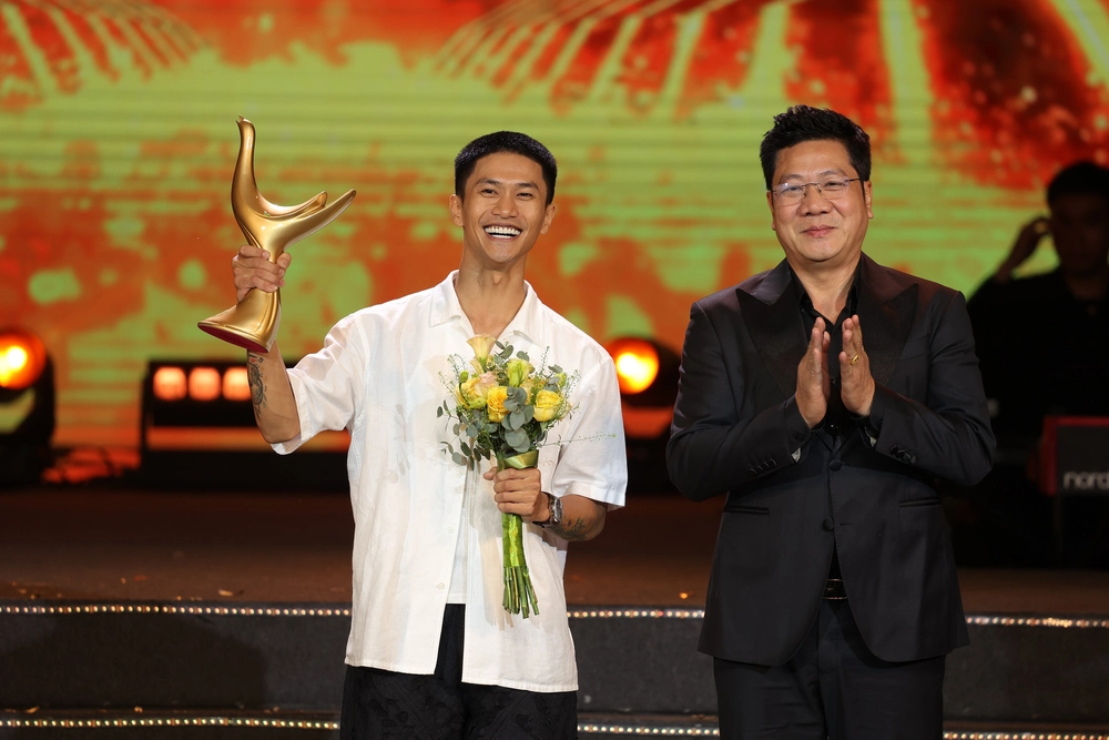 TRỰC TIẾP Lễ trao Giải thưởng Cống hiến 2026: Nữ ca sĩ của năm Hoà Minzy, Nam ca sĩ của năm SOOBIN - Ảnh 18.