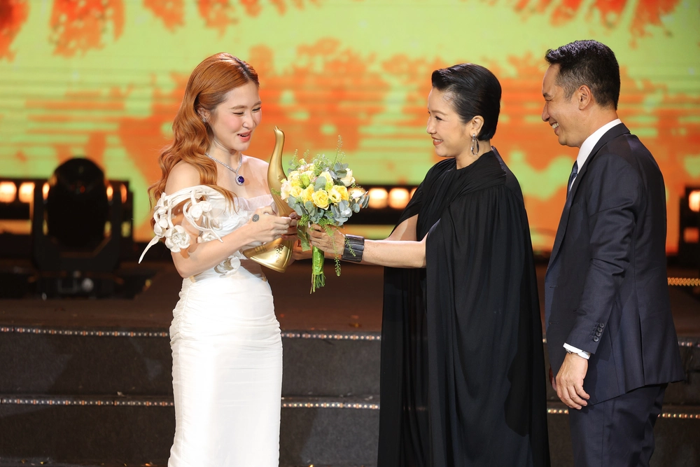 TRỰC TIẾP Lễ trao Giải thưởng Cống hiến 2026: Nữ ca sĩ của năm Hoà Minzy, Nam ca sĩ của năm SOOBIN - Ảnh 14.