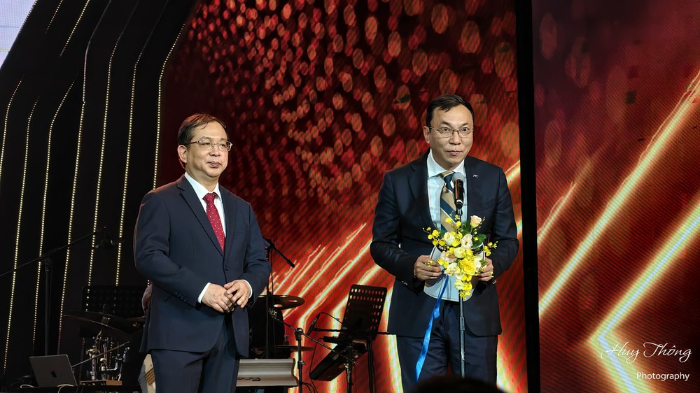 TRỰC TIẾP Lễ trao Giải thưởng Cống hiến 2026: Nghệ sĩ "cháy" hết mình trước giờ G - Ảnh 2.