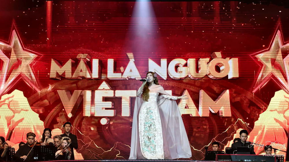 TRỰC TIẾP Lễ trao Giải thưởng Cống hiến 2026: Cầu thủ Đình Bắc nhận Giải Gương mặt trẻ Thể thao của năm - Ảnh 2.