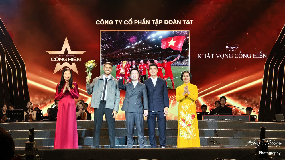 TRỰC TIẾP Lễ trao Giải thưởng Cống hiến 2026: Cầu thủ Đình Bắc nhận Giải Gương mặt trẻ Thể thao của năm - Ảnh 2.