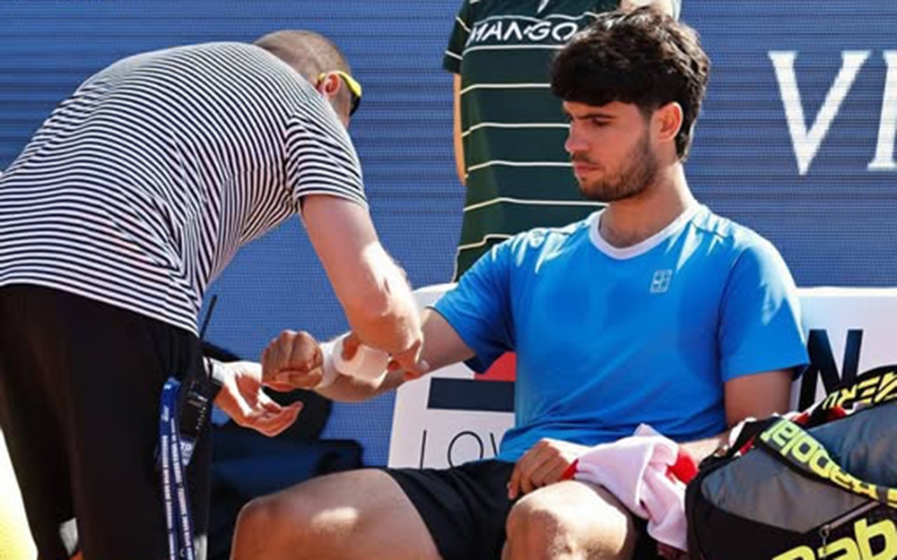 Alcaraz bất ngờ rút lui khỏi Barcelona, Sinner chắc chắn giữ ngôi số 1 thế giới - Ảnh 1.
