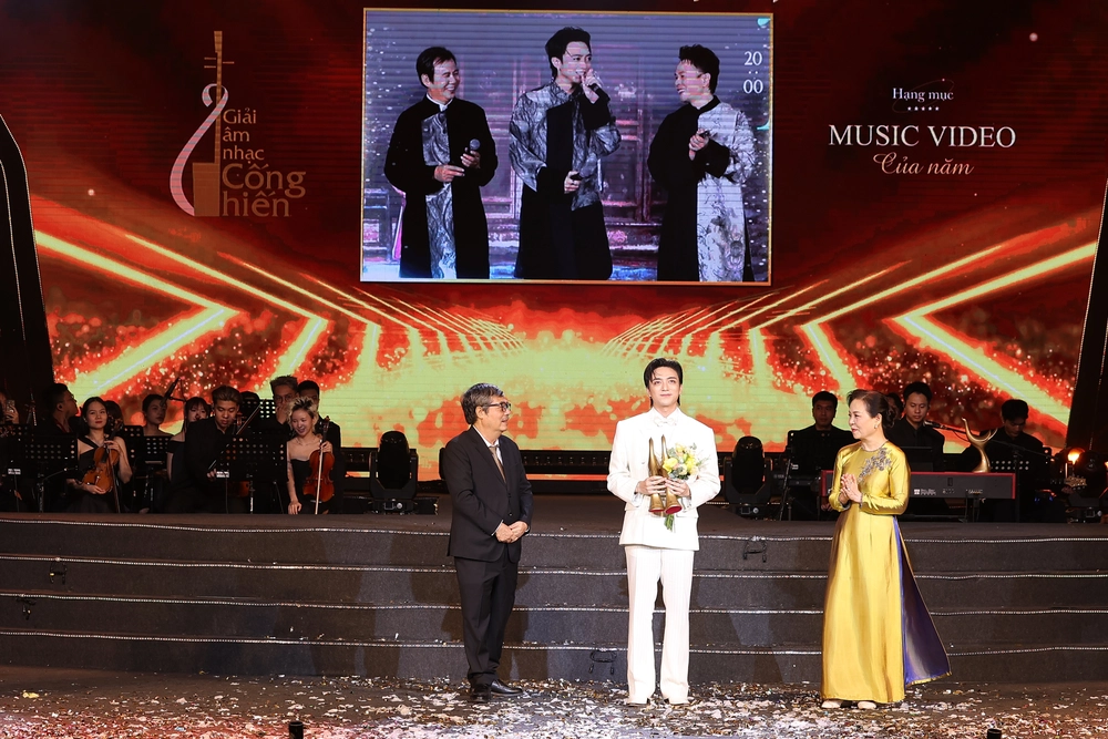 TRỰC TIẾP Lễ trao Giải thưởng Cống hiến 2026: Nữ ca sĩ của năm Hoà Minzy, Nam ca sĩ của năm SOOBIN - Ảnh 16.