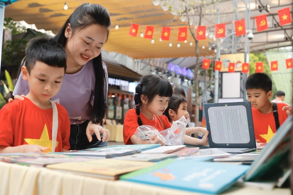 Phát triển ngành xuất bản Việt Nam trong kỷ nguyên số (Kỳ 1): "Hạt nhân" trong hệ sinh thái kiến tạo tri thức và giá trị quốc gia - Ảnh 2.