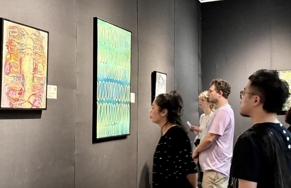 Triển lãm “Cội nguồn” - sự giao thoa giữa văn hóa và tinh thần nghệ thuật Đông - Tây - Ảnh 1.