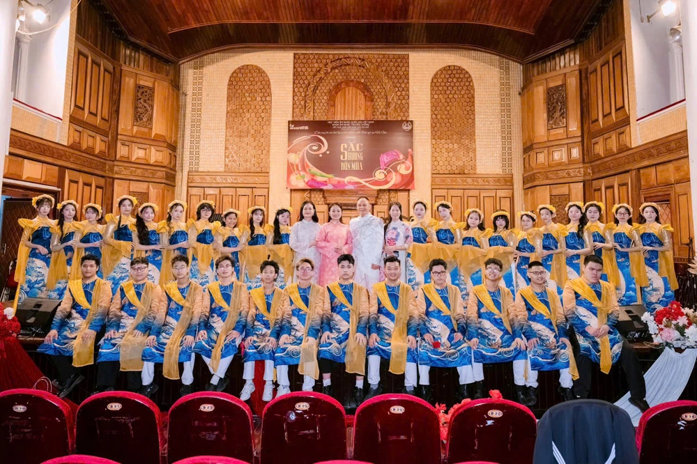 “Sắc Hương bốn mùa” – Bản hòa âm truyền thống và hiện đại của tuổi trẻ Học viện Âm nhạc Quốc gia Việt Nam - Ảnh 3.
