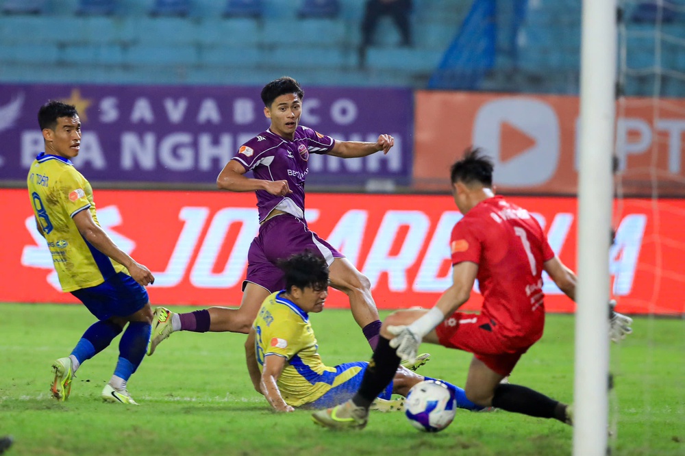 Học trò HLV Kim Sang Sik bứt phá ở V-League - Ảnh 1.