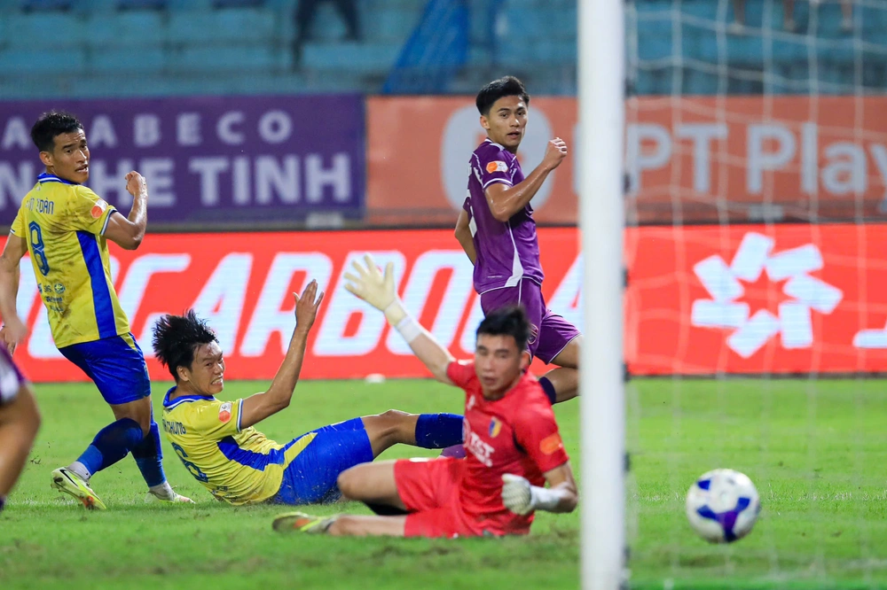 Học trò HLV Kim Sang Sik bứt phá ở V-League - Ảnh 2.