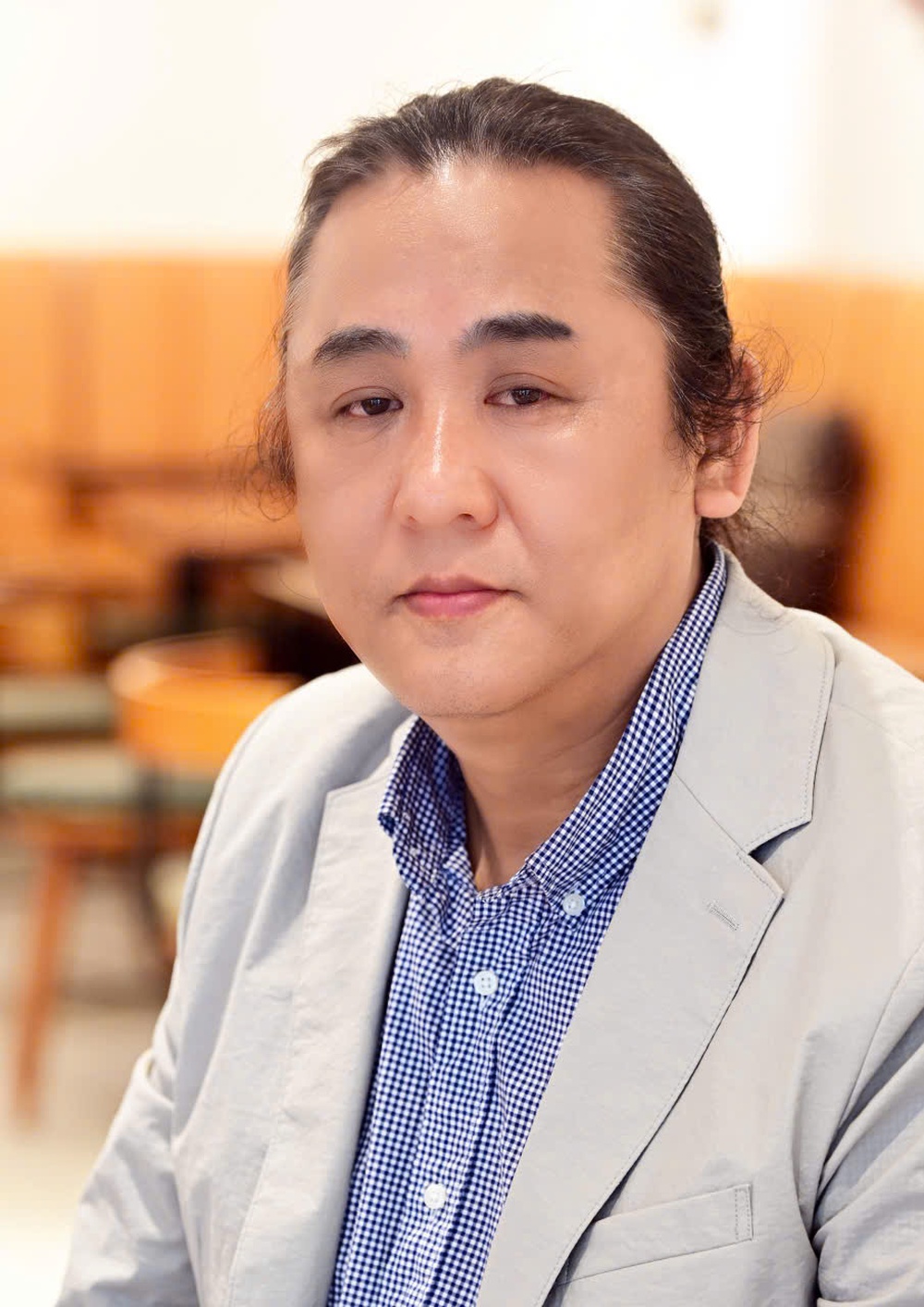 Xem thế giới những chiếc bình trong triển lãm cá nhân của họa sĩ Son Yun Seok - Ảnh 1.