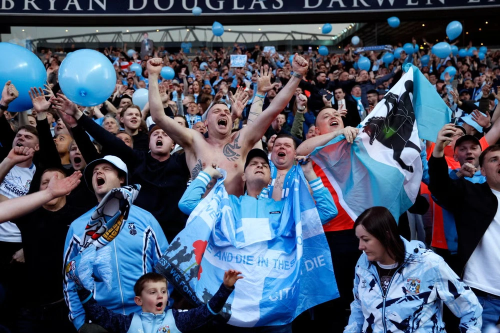 HLV Lampard bật khóc khi đưa Coventry trở lại Premier League - Ảnh 3.