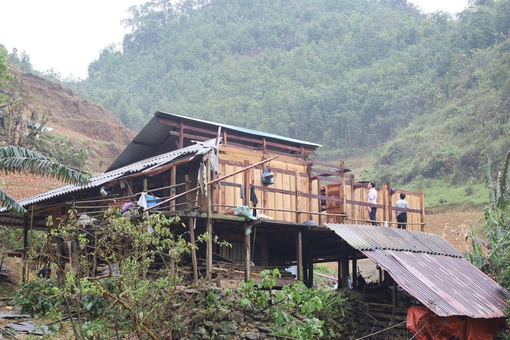 Cảnh báo dông, lốc sét, mưa đá và cục bộ mưa lớn ở Hà Nội - Ảnh 2.