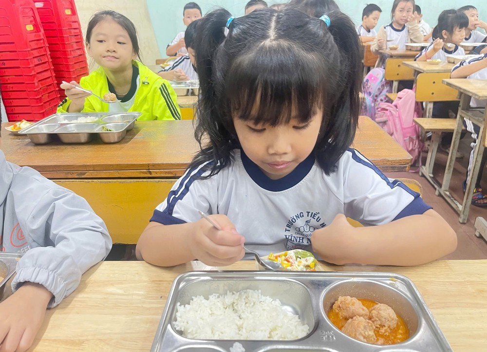 Đặt ra yêu cầu cao đối với giám sát an toàn thực phẩm trong trường học - Ảnh 1.