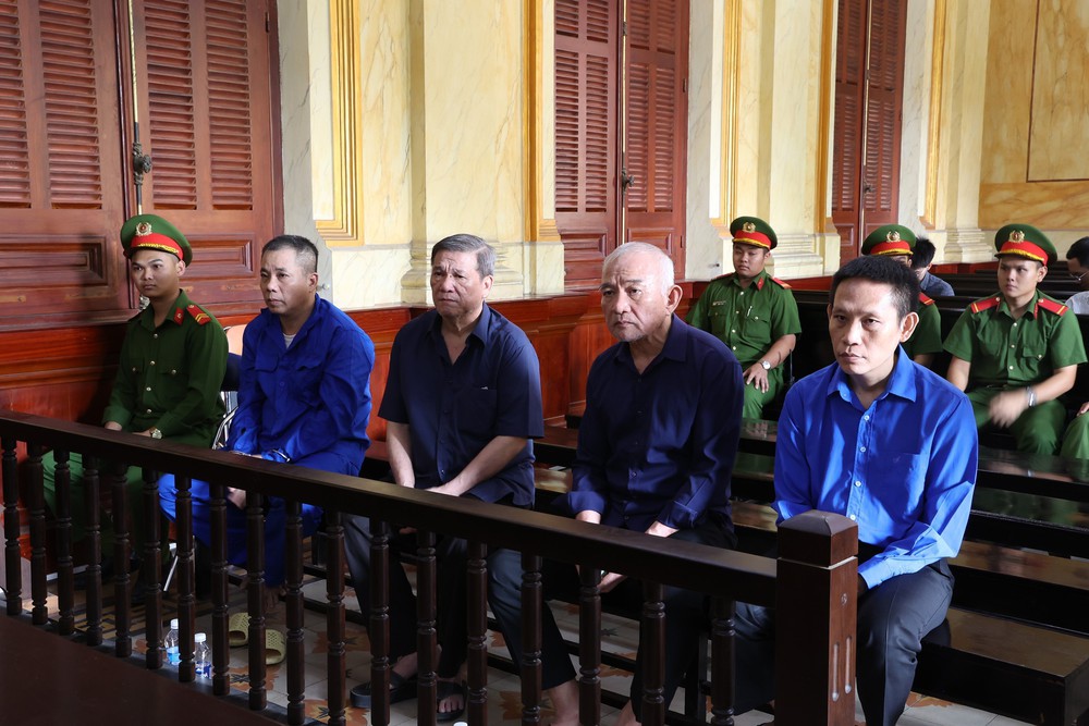 Thành phố Hồ Chí Minh: Xét xử vụ án sai phạm tín dụng gây thiệt hại hơn 1.000 tỷ đồng - Ảnh 3.