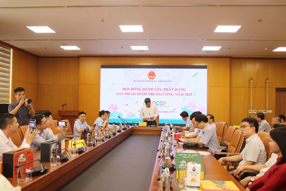 Cô giáo dạy hóa chuyển nghề nuôi ong, mang Mật ong Việt Nam ra thế giới - Ảnh 2.