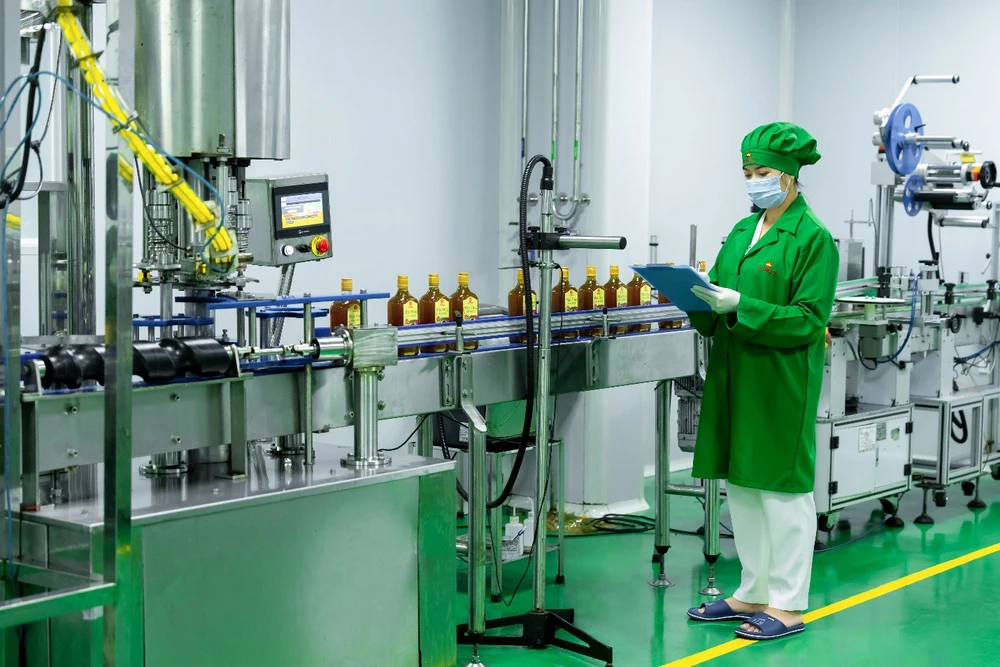 Cô giáo dạy hóa chuyển nghề nuôi ong, mang Mật ong Việt Nam ra thế giới - Ảnh 4.