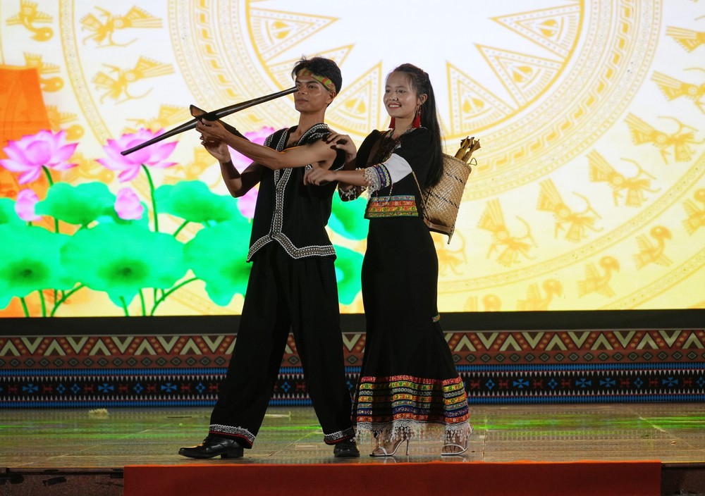 Gắn kết, tôn vinh bản sắc văn hóa các dân tộc - Ảnh 5.