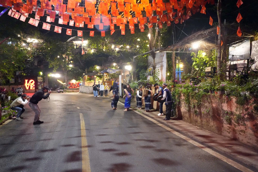 Triển lãm ảnh “Ký ức các thành phố” trên Cung đường nghệ thuật Đà Lạt - Ảnh 5.