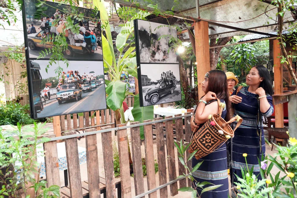 Triển lãm ảnh “Ký ức các thành phố” trên Cung đường nghệ thuật Đà Lạt - Ảnh 1.