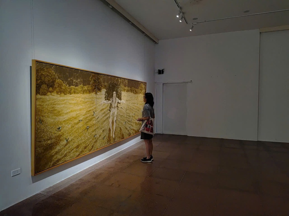 Người xem lạc vào tận cùng cô đơn trong "10 năm" cùng Trần Thị Hương - Ảnh 1.