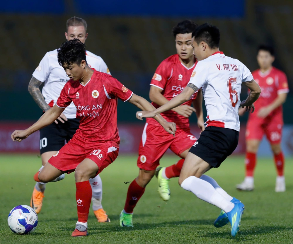 Trực tiếp bóng đá Công an TP.HCM vs Công an Hà Nội: Văn Đô mở tỷ số - Ảnh 4.