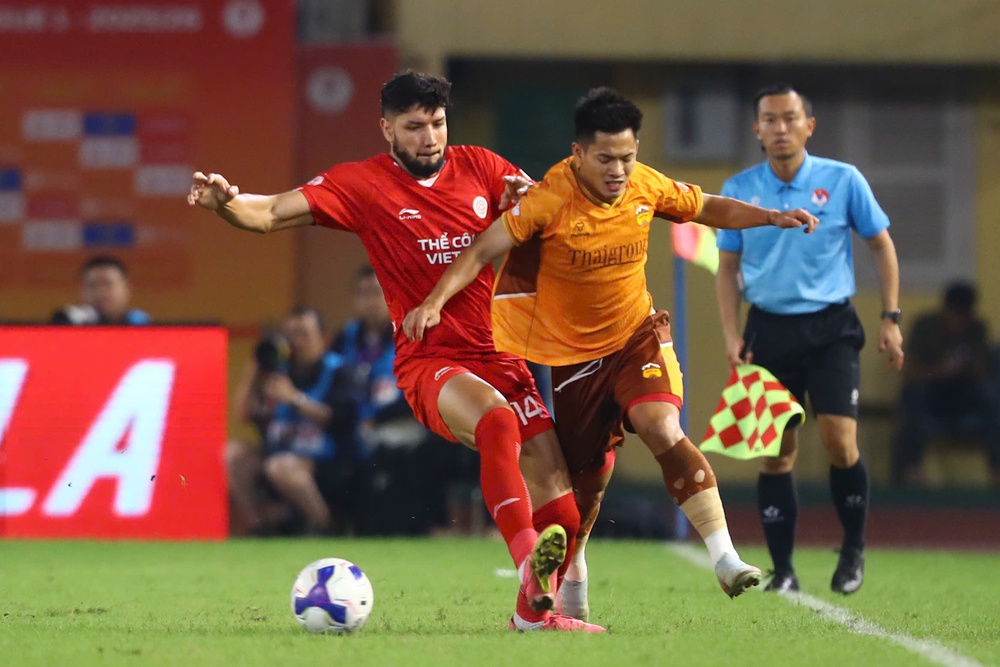 Tin nóng bóng đá Việt hôm nay 20/4: Đình Bắc tiết lộ lý do giúp CAHN thăng hoa; HLV Mai Xuân Hợp tiếc khi chỉ hòa SLNA - Ảnh 3.