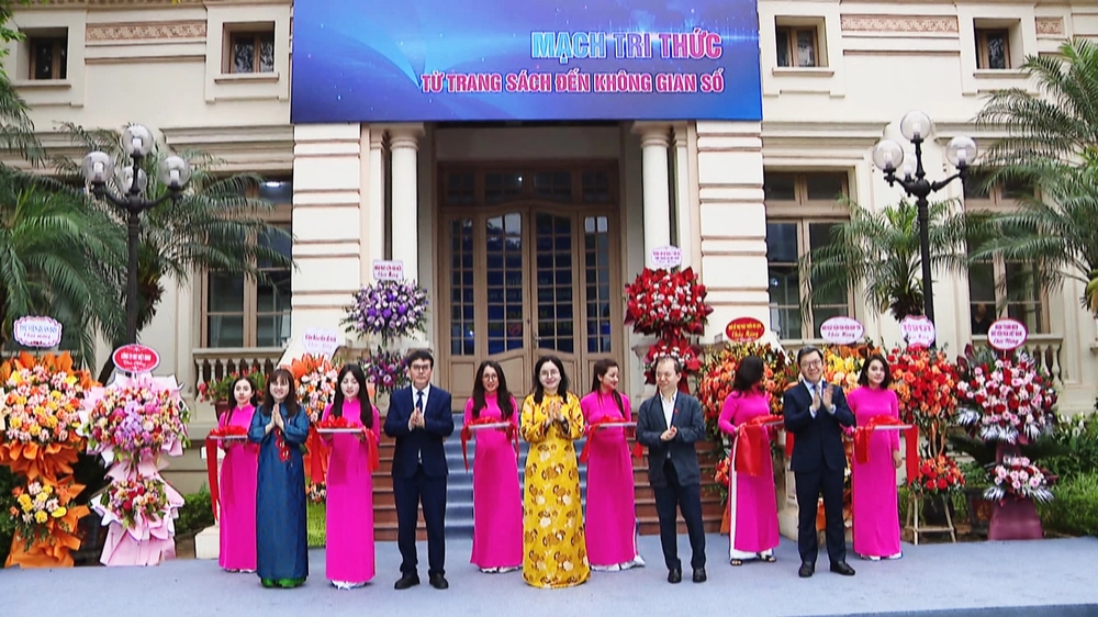 Ngày Sách và Văn hóa đọc Việt Nam 2026: Dòng chảy tri thức từ sách truyền thống đến không gian số - Ảnh 1.