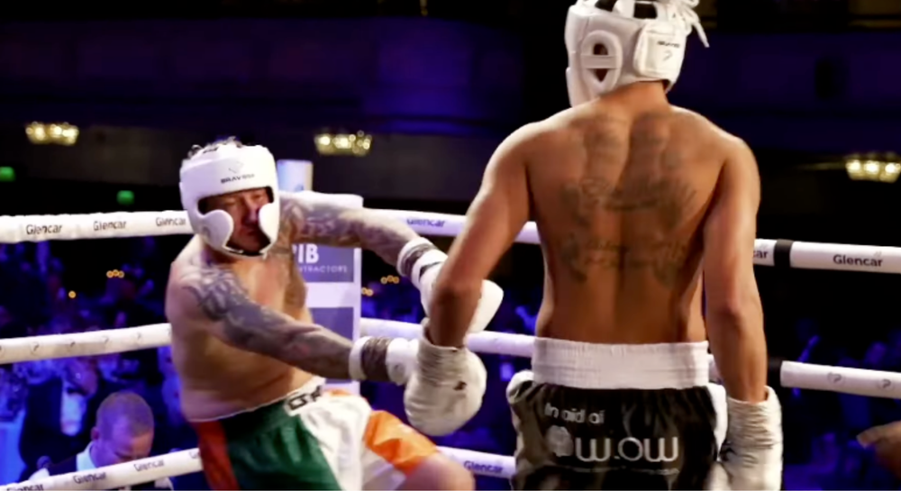 Cựu sao Ngoại hạng Anh có màn ra mắt quyền Anh thảm họa, bị hạ knock-out ngay hiệp 1 - Ảnh 1.