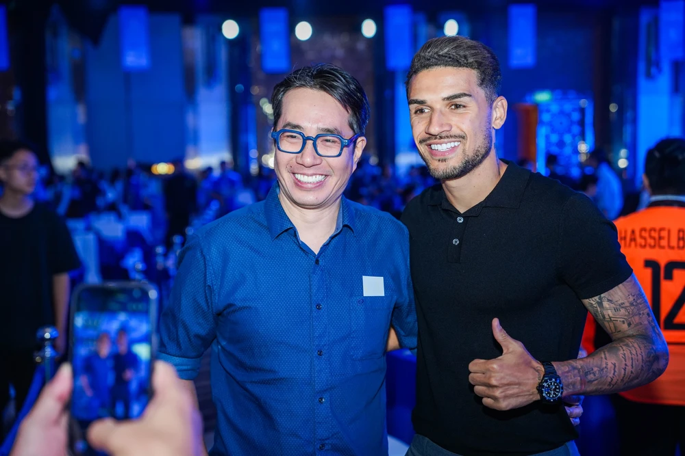 Huyền thoại Chelsea cảm ơn CĐV Việt Nam - Ảnh 3.