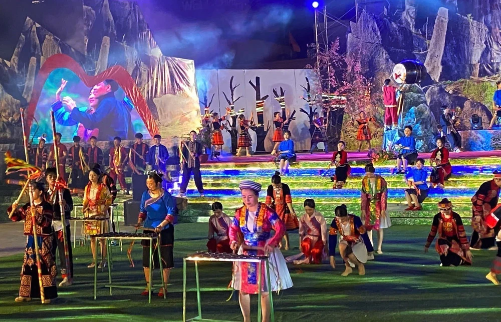 Khâu Vai - nơi sắp gọi bước chân du khách - Ảnh 2.