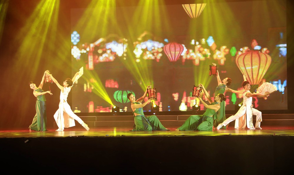 Đêm nghệ thuật đặc sắc lan tỏa hào khí Đất Tổ - Ảnh 3.