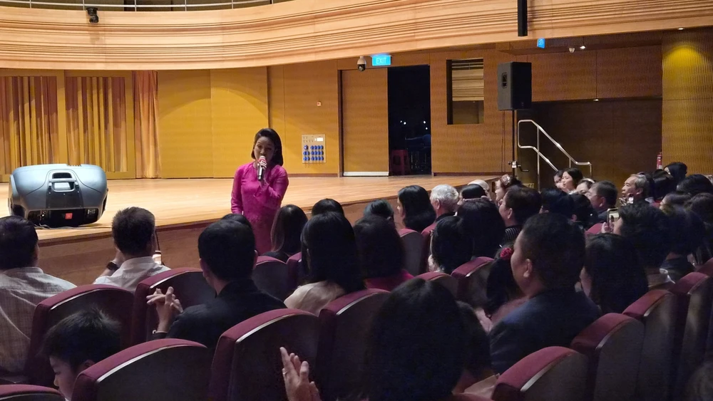 Đêm nhạc Trịnh Công Sơn "Nối vòng tay lớn" đến Singapore - Ảnh 1.