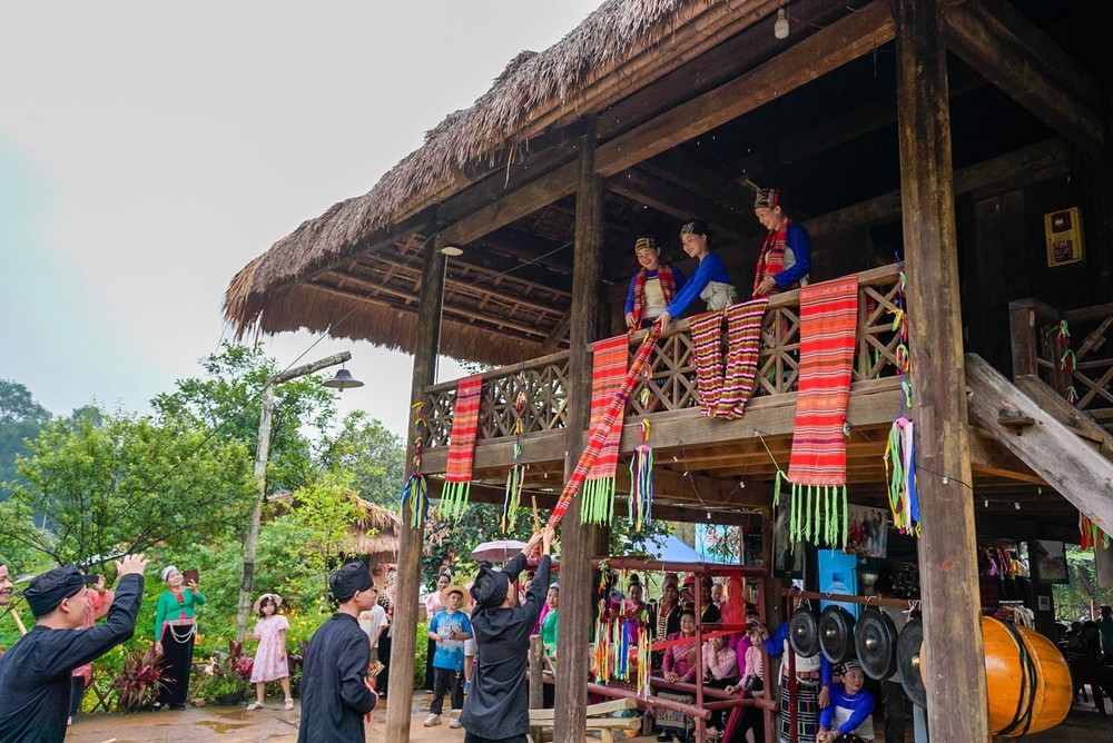 Tái hiện Lễ cưới hai lần của dân tộc Thái, tỉnh Thanh Hoá - Ảnh 8.