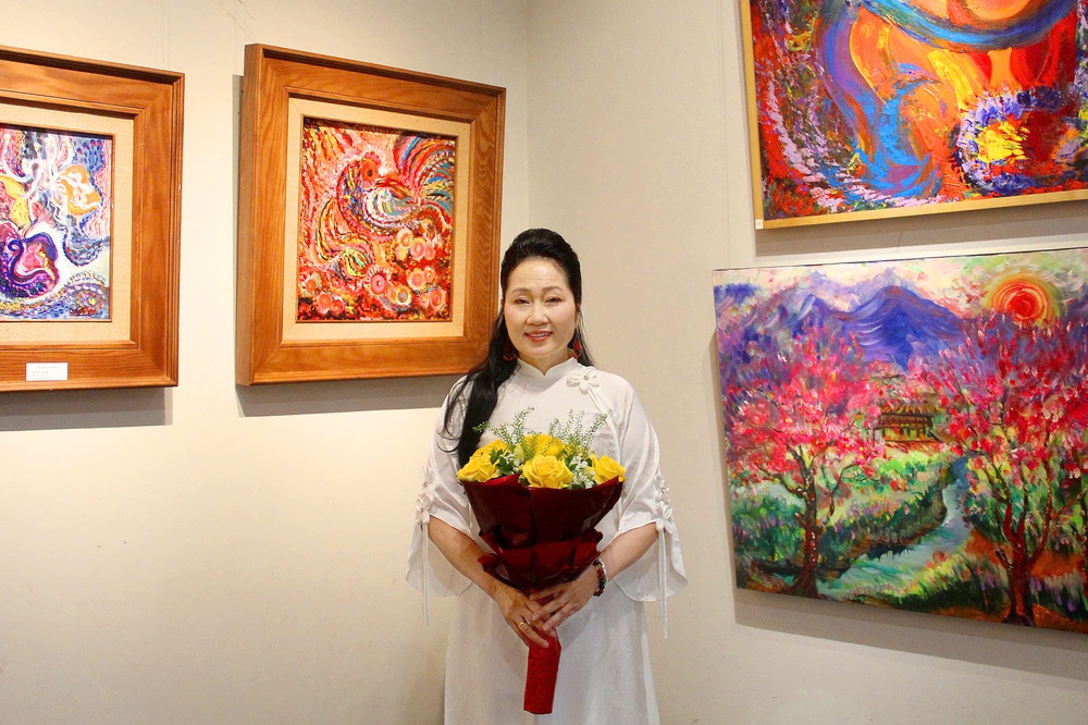 Những nhân vật bước ra từ tranh trong triển lãm Tương giao 2 của Họa sĩ Quế Chi - Ảnh 5.