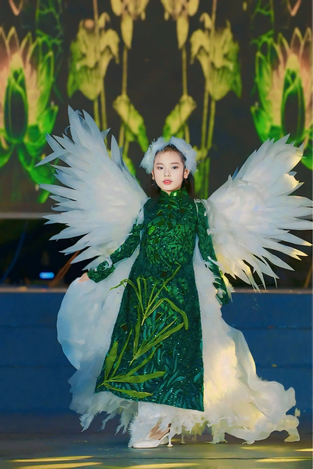 Nguyễn Ngọc Bảo Hân toả sáng tại giải thưởng Búp Sen Vàng - Ảnh 4.