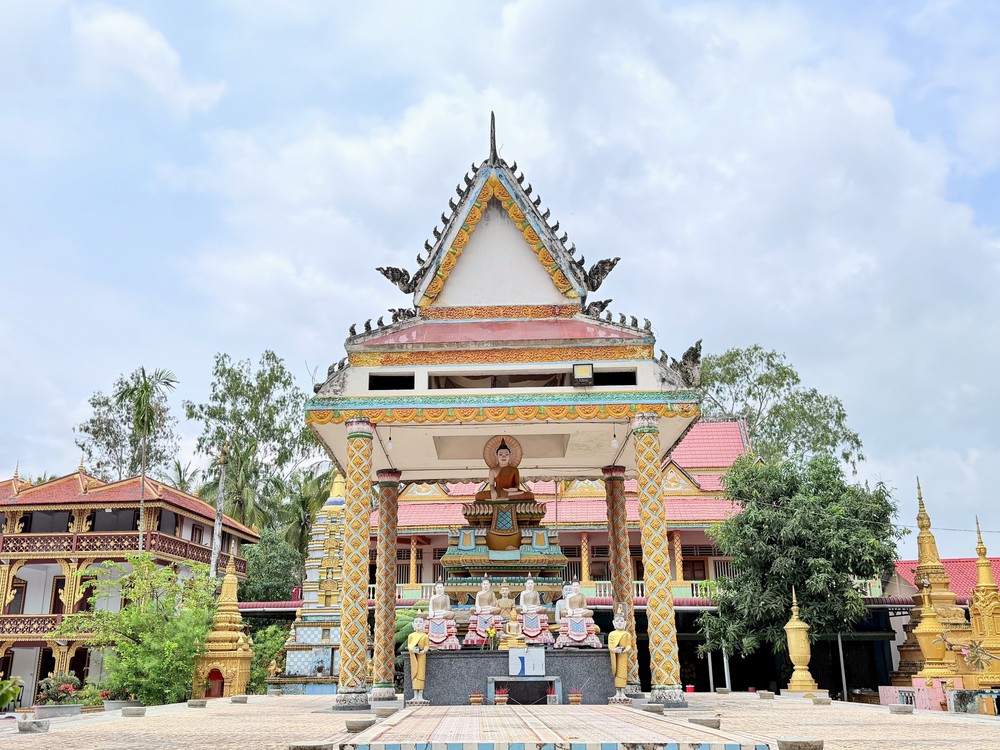 Chùa Hàng Còng, ngôi chùa màu hồng độc đáo ở An Giang - Ảnh 10.