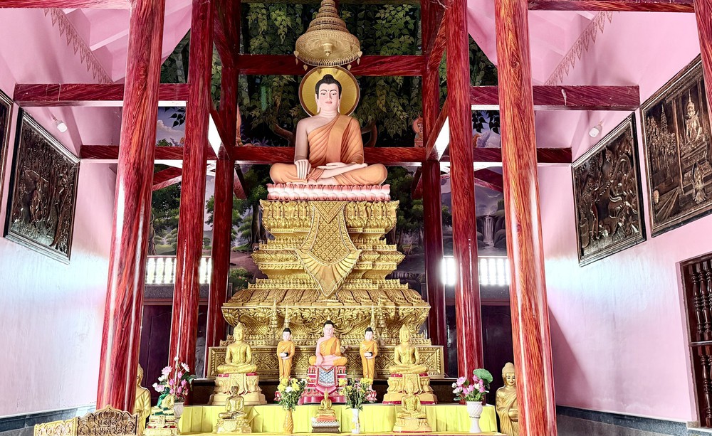 Chùa Hàng Còng, ngôi chùa màu hồng độc đáo ở An Giang - Ảnh 6.