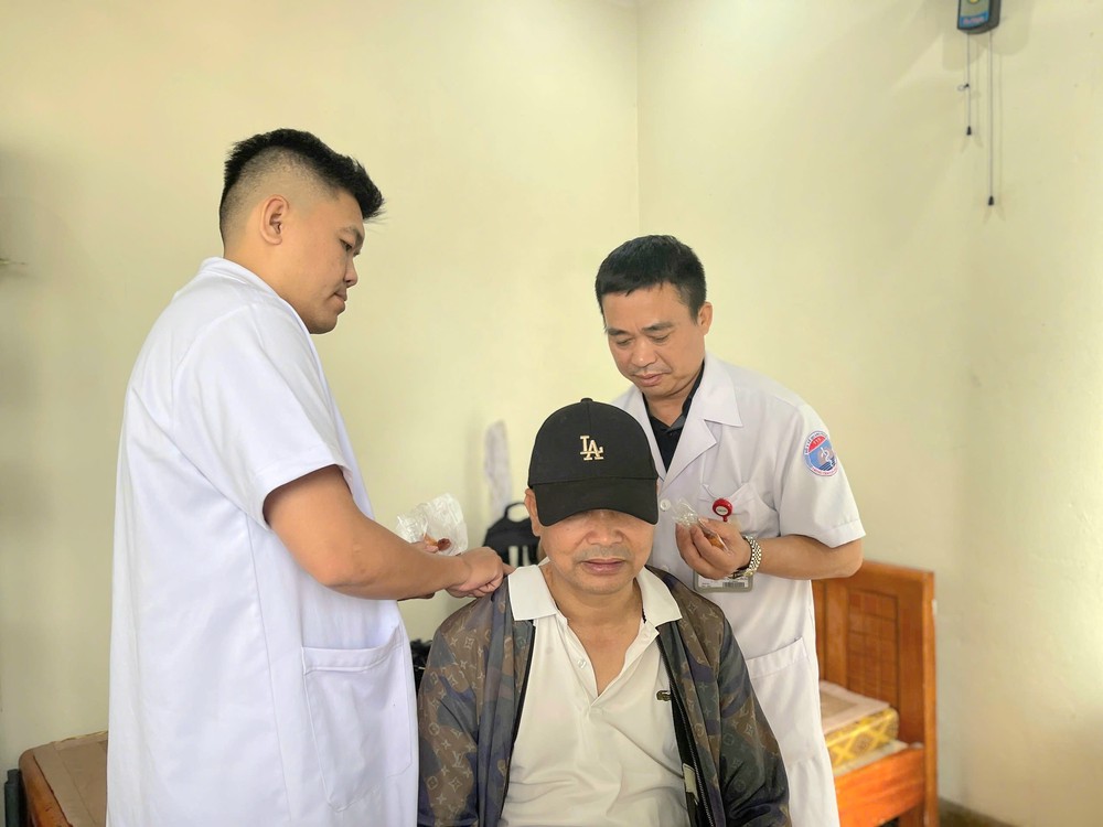 Quảng Ninh triển khai tổ y tế thường trực trên vịnh di sản - Ảnh 1.