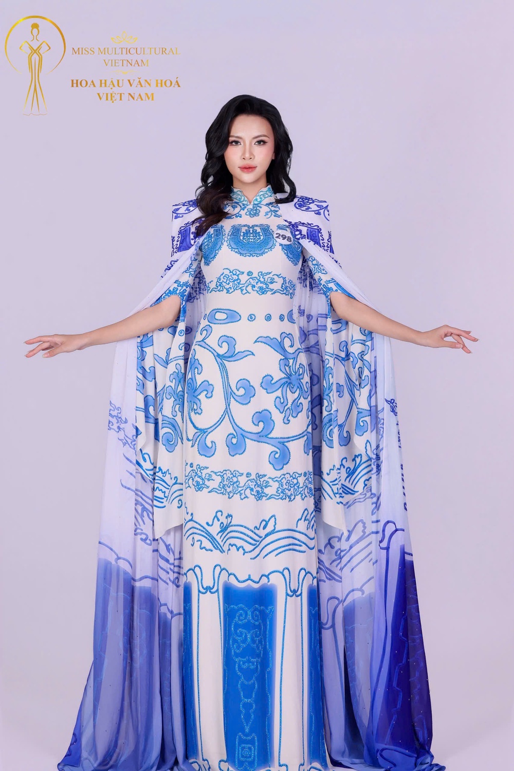 Áo dài của NTK Thoa Trần tỏa sáng cùng dàn thí sinh Hoa hậu Văn hoá Việt Nam 2026 - Ảnh 5.