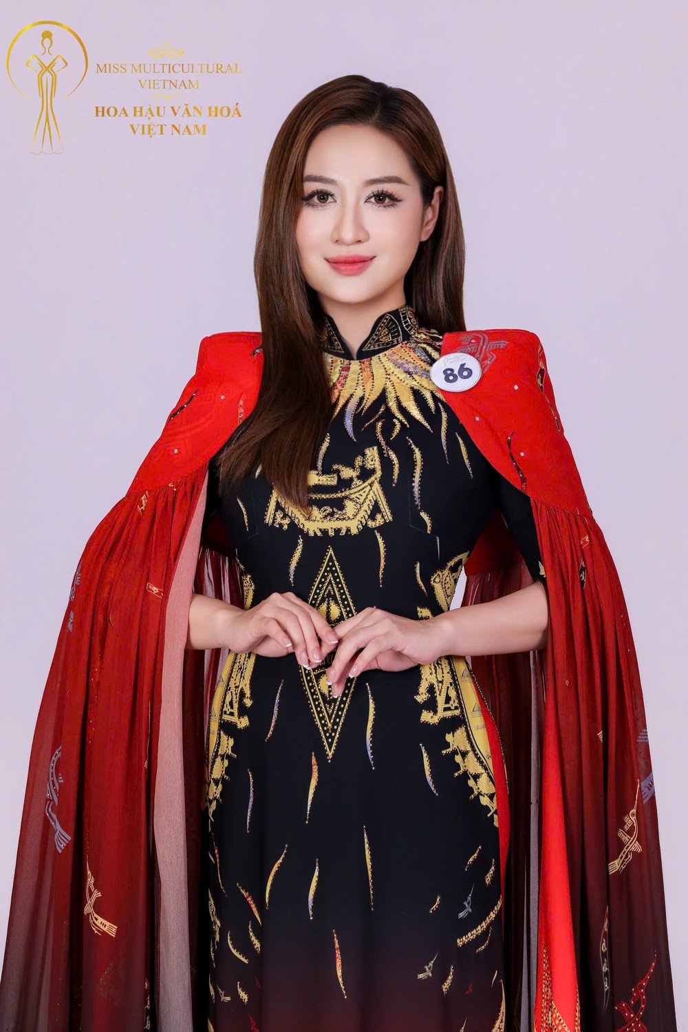 Áo dài của NTK Thoa Trần tỏa sáng cùng dàn thí sinh Hoa hậu Văn hoá Việt Nam 2026 - Ảnh 3.
