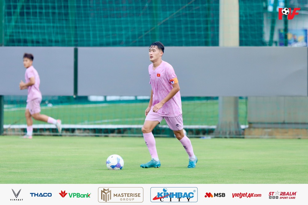 Tin nóng bóng đá Việt hôm nay 21/4: Đội trưởng U17 Việt Nam chỉ ra điểm mạnh của đội nhà - Ảnh 1.