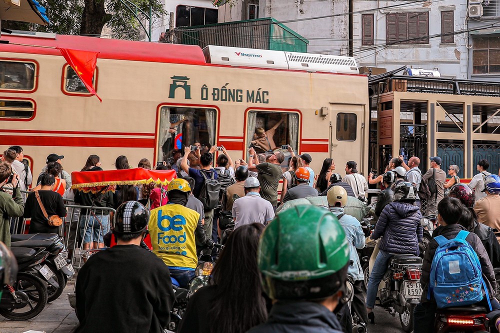 Bên lề Kỳ họp thứ Nhất, Quốc hội khóa XVI: Tầm nhìn dài hạn cho "đô thị di sản" - Ảnh 2.