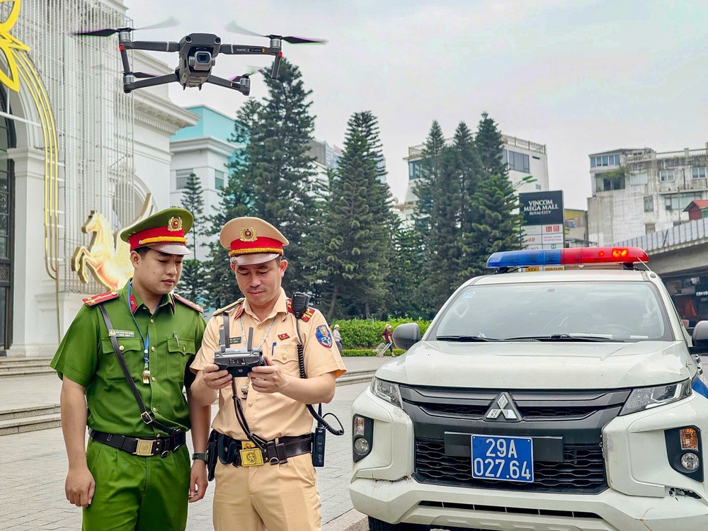 Hà Nội sử dụng thiết bị chuyên dụng hỗ trợ phát hiện và xử lý vi phạm giao thông - Ảnh 1.