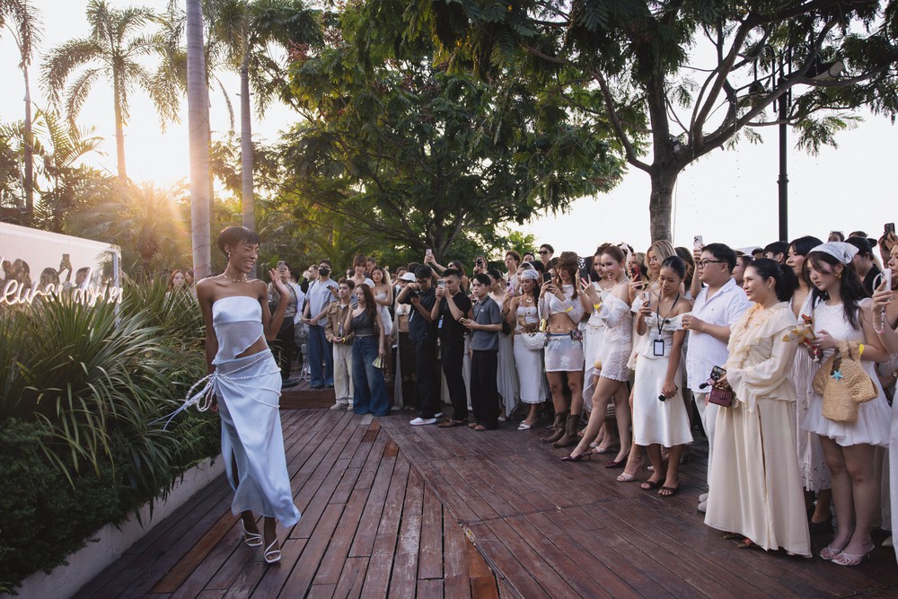 Á hậu Thảo Nhi Lê tái xuất với show diễn "giờ vàng" bên bờ sông Sài Gòn - Ảnh 2.