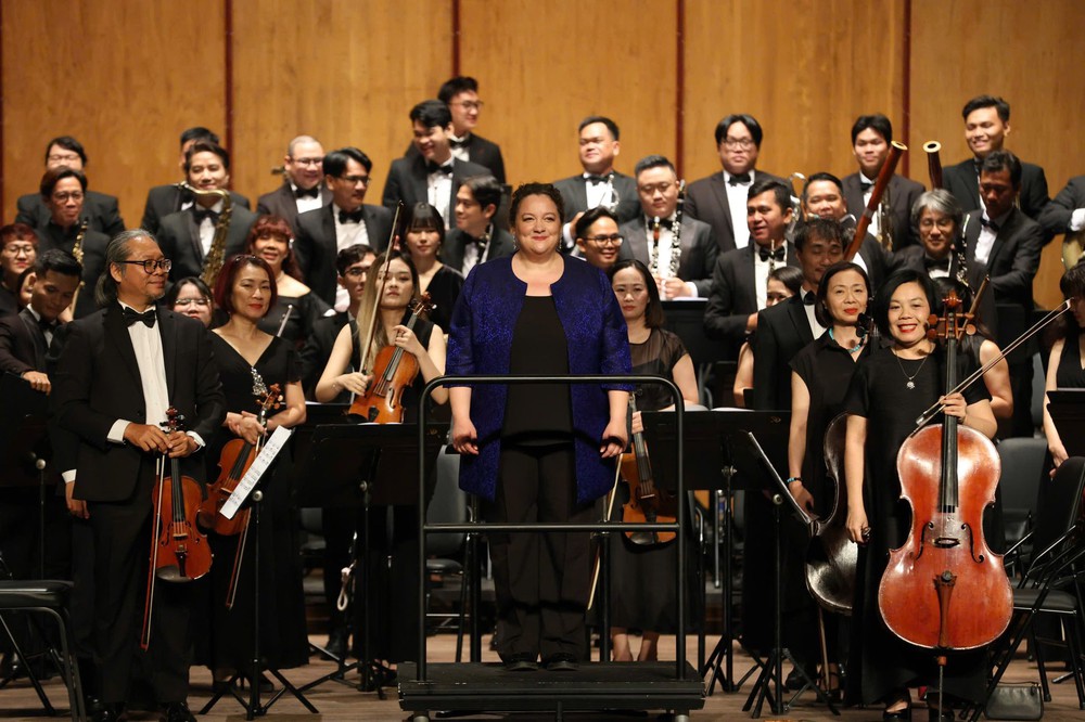 Nữ nhạc trưởng Zahia Ziouani: "Tôi muốn âm nhạc thuộc về mọi không gian" - Ảnh 4.