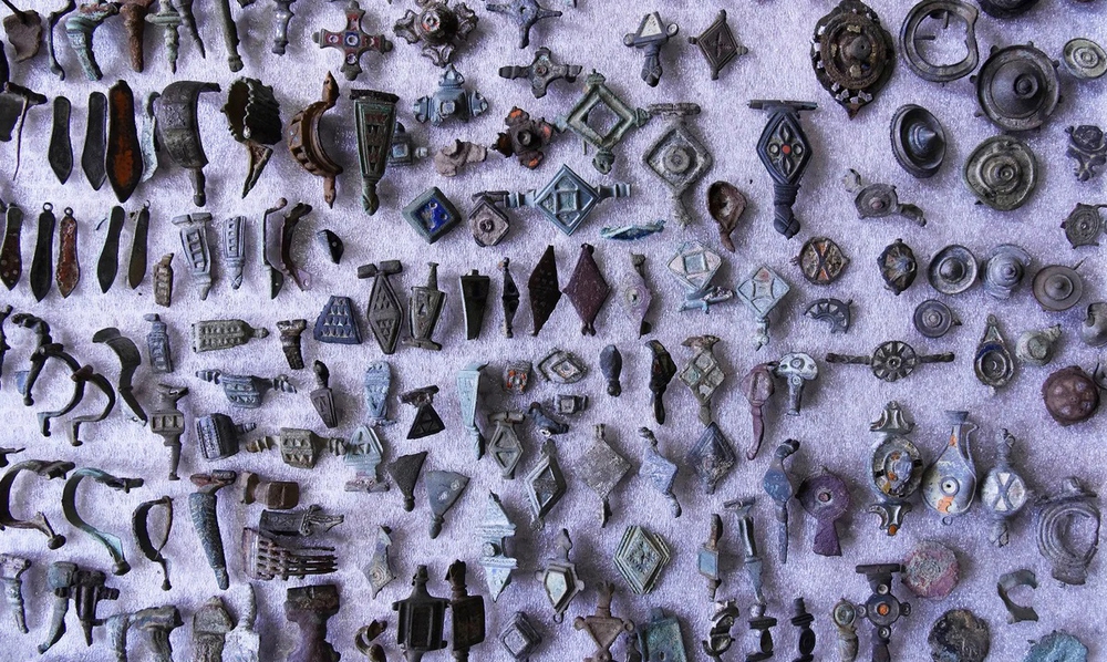 Pháp đau đầu ứng phó với nạn đào trộm và buôn bán cổ vật - Ảnh 1.